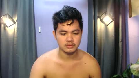 Snapshot of mr_olivercummerx chatting on 10/24/25, 02:41 mr_olivercummerx online show from 10/24/25, 02:41