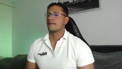 Snapshot of mr_real_aaron chatting on 05/16/26, 03:58 AARON online show from 05/16/26, 03:58