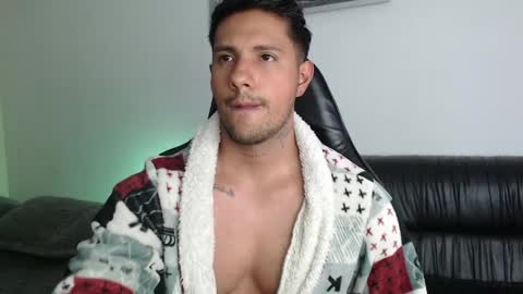 Snapshot of mr_real_aaron chatting on 05/19/26, 03:57 AARON online show from 05/19/26, 03:57