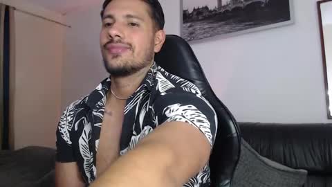 Snapshot of mr_real_aaron chatting on 06/07/26, 06:28 AARON online show from 06/07/26, 06:28