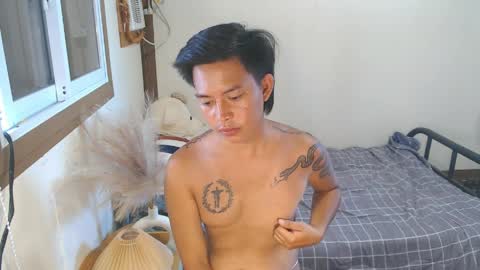 Snapshot of mr_squidcock chatting on 04/09/26, 12:43 KYLE online show from 04/09/26, 12:43