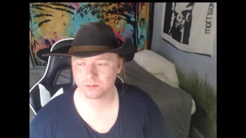 mr_strawberry online show from 10/15/25, 07:36