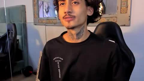 Snapshot of mr_strike chatting on 10/31/25, 03:07 MR online show from 10/31/25, 03:07