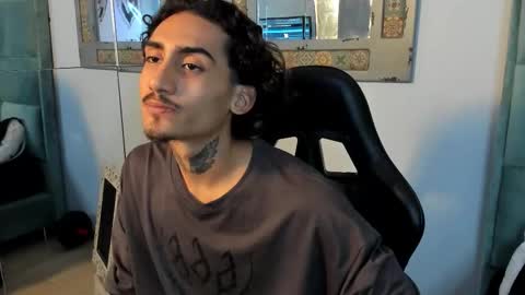 Snapshot of mr_strike chatting on 11/02/25, 02:58 MR online show from 11/02/25, 02:58