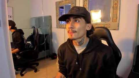 Snapshot of mr_strike chatting on 11/04/25, 02:54 MR online show from 11/04/25, 02:54