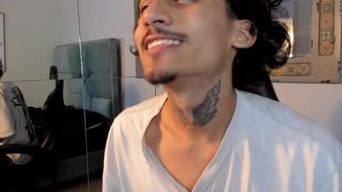 Snapshot of mr_strike chatting on 11/05/25, 02:44 MR online show from 11/05/25, 02:44