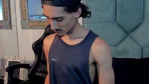 Snapshot of mr_strike chatting on 11/06/25, 03:40 MR online show from 11/06/25, 03:40