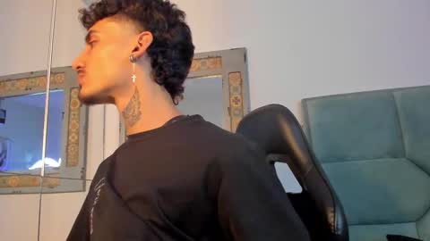 Snapshot of mr_strike chatting on 11/10/25, 03:05 MR online show from 11/10/25, 03:05