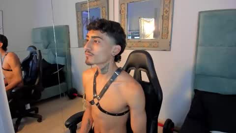 Snapshot of mr_strike chatting on 11/11/25, 03:06 MR online show from 11/11/25, 03:06