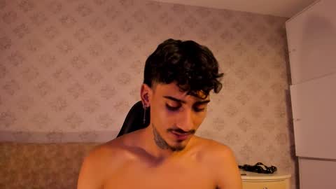 Snapshot of mr_strike chatting on 11/16/25, 02:50 MR online show from 11/16/25, 02:50