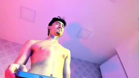 Snapshot of mr_strike chatting on 11/19/25, 02:55 MR online show from 11/19/25, 02:55