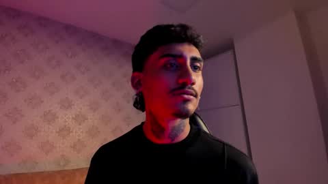 Snapshot of mr_strike chatting on 11/23/25, 03:06 MR online show from 11/23/25, 03:06