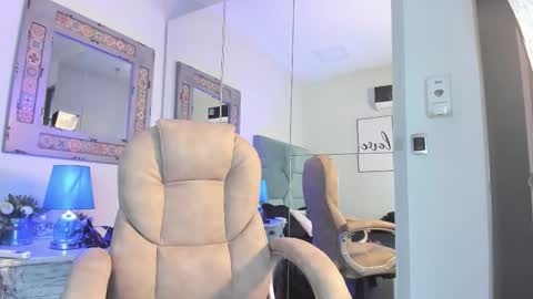 Snapshot of mr_strike chatting on 11/30/25, 03:32 MR online show from 11/30/25, 03:32