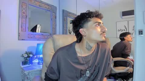 Snapshot of mr_strike chatting on 12/01/25, 03:33 MR online show from 12/01/25, 03:33