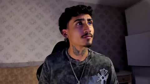 Snapshot of mr_strike chatting on 12/03/25, 03:03 MR online show from 12/03/25, 03:03