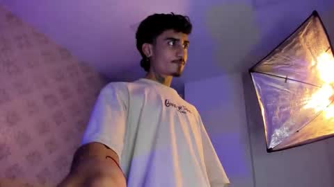 Snapshot of mr_strike chatting on 12/05/25, 03:26 MR online show from 12/05/25, 03:26