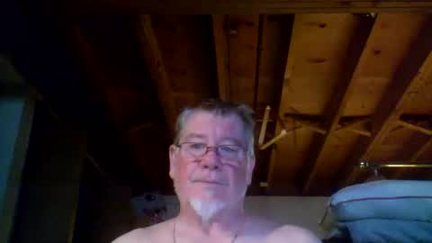 Snapshot of mrblade666 chatting on 06/11/26, 10:24 mrblade666 online show from 06/11/26, 10:24