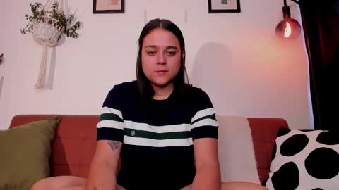 Snapshot of mrbuu_ chatting on 01/08/26, 10:45 Laura online show from 01/08/26, 10:45