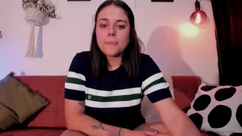 Snapshot of mrbuu_ chatting on 02/05/26, 11:42 Laura online show from 02/05/26, 11:42