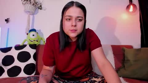 Snapshot of mrbuu_ chatting on 02/19/26, 09:55 Laura online show from 02/19/26, 09:55