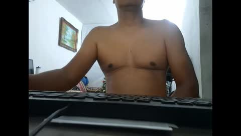 Snapshot of mrdongato01 chatting on 01/01/25, 07:30 Gato online show from 01/01/25, 07:30