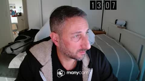 mrdr0o0o online show from 11/26/25, 12:06