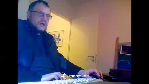 Snapshot of mrduplo1975 chatting on 11/18/25, 06:56 MrJohnsen1975 online show from 11/18/25, 06:56