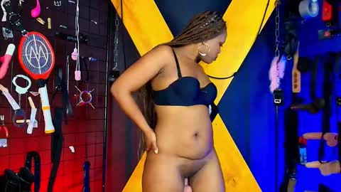 Snapshot of mrebonybdsm chatting on 10/21/25, 01:01 mrebonybdsm online show from 10/21/25, 01:01