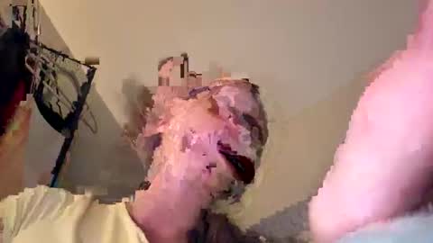 Snapshot of mreeves67 chatting on 05/19/26, 05:36 mreeves67 online show from 05/19/26, 05:36