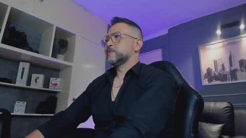 Snapshot of mrfrank_tattoo chatting on 11/05/25, 12:49 MrFrank. online show from 11/05/25, 12:49