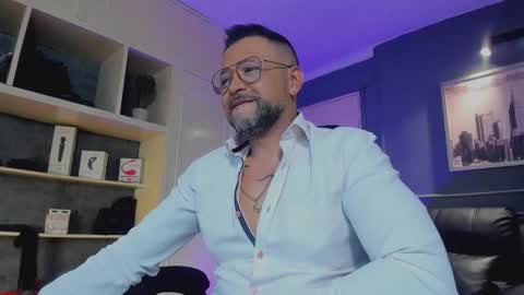 Snapshot of mrfrank_tattoo chatting on 11/06/25, 12:28 MrFrank. online show from 11/06/25, 12:28