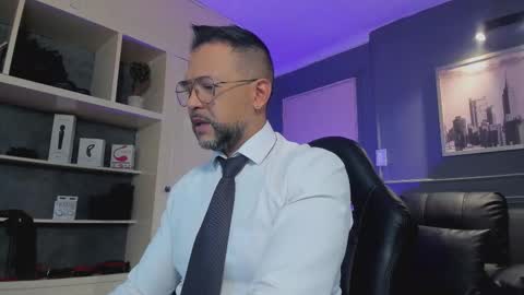 Snapshot of mrfrank_tattoo chatting on 11/10/25, 12:26 MrFrank. online show from 11/10/25, 12:26