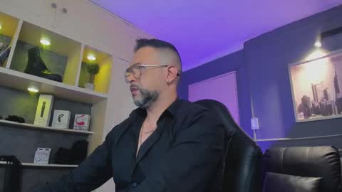 Snapshot of mrfrank_tattoo chatting on 11/18/25, 11:47 MrFrank. online show from 11/18/25, 11:47