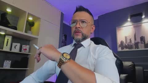 Snapshot of mrfrank_tattoo chatting on 11/19/25, 12:05 MrFrank. online show from 11/19/25, 12:05