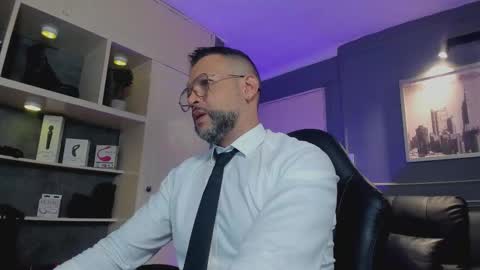 Snapshot of mrfrank_tattoo chatting on 11/22/25, 12:15 MrFrank. online show from 11/22/25, 12:15