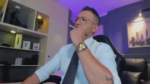 Snapshot of mrfrank_tattoo chatting on 11/25/25, 11:54 MrFrank. online show from 11/25/25, 11:54