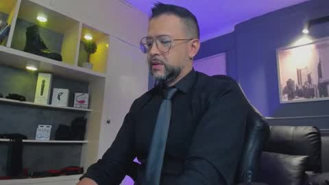 Snapshot of mrfrank_tattoo chatting on 11/28/25, 12:19 MrFrank. online show from 11/28/25, 12:19