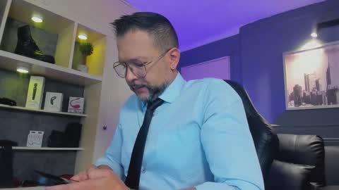 Snapshot of mrfrank_tattoo chatting on 12/04/25, 12:58 MrFrank. online show from 12/04/25, 12:58