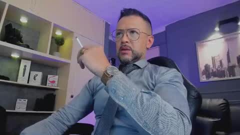 Snapshot of mrfrank_tattoo chatting on 12/15/25, 01:48 MrFrank. online show from 12/15/25, 01:48