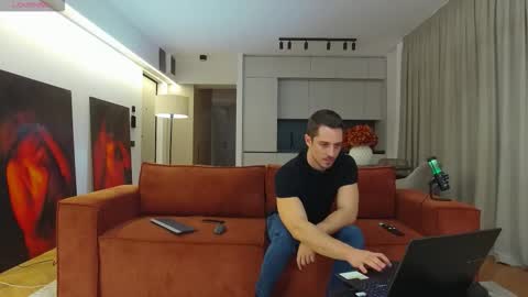 Snapshot of mrgreeneyes01 chatting on 11/10/25, 03:11 juan luis online show from 11/10/25, 03:11