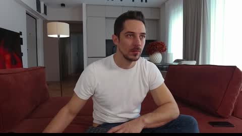 Snapshot of mrgreeneyes01 chatting on 11/18/25, 09:03 juan luis online show from 11/18/25, 09:03