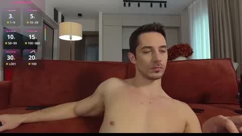 Snapshot of mrgreeneyes01 chatting on 11/19/25, 08:25 juan luis online show from 11/19/25, 08:25