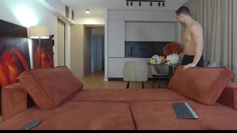 Snapshot of mrgreeneyes01 chatting on 11/23/25, 08:03 juan luis online show from 11/23/25, 08:03