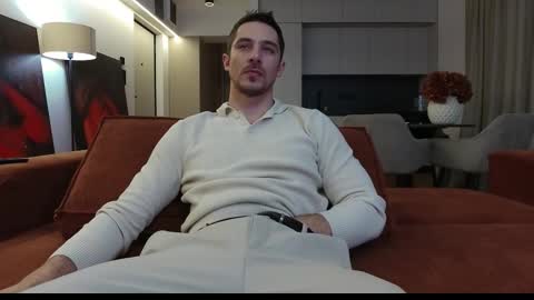 Snapshot of mrgreeneyes01 chatting on 12/17/25, 04:57 juan luis online show from 12/17/25, 04:57