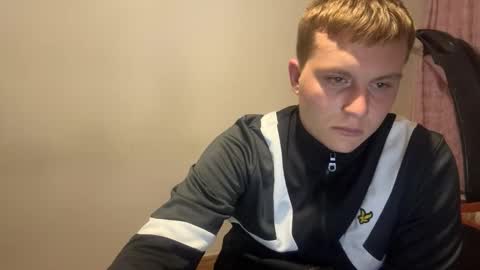 Snapshot of mrheat_ chatting on 10/08/25, 07:11 Max online show from 10/08/25, 07:11