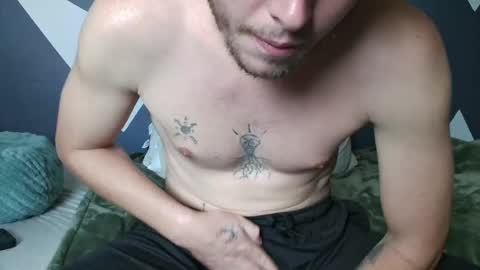 Snapshot of mrhoneybunz chatting on 05/26/26, 01:40 mrhoneybunz online show from 05/26/26, 01:40