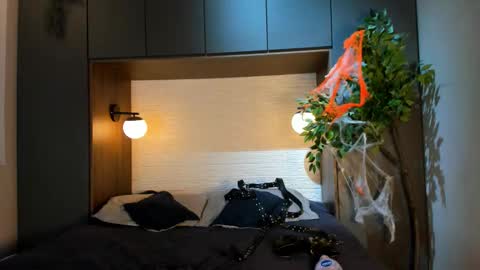 Snapshot of mrjustin_ chatting on 11/08/25, 07:56 mrjustin_ online show from 11/08/25, 07:56