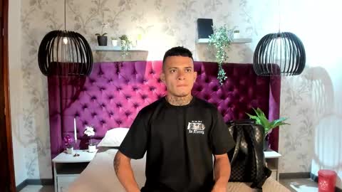 Snapshot of mrjustin_ chatting on 11/16/25, 08:25 mrjustin_ online show from 11/16/25, 08:25