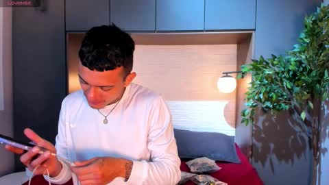 Snapshot of mrjustin_ chatting on 11/26/25, 08:32 mrjustin_ online show from 11/26/25, 08:32