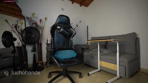 Luis    Instagram   online show from 10/02/25, 11:06